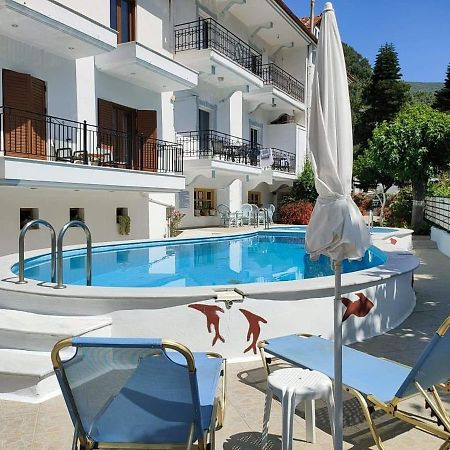 Hotel Oasis Parga Esterno foto