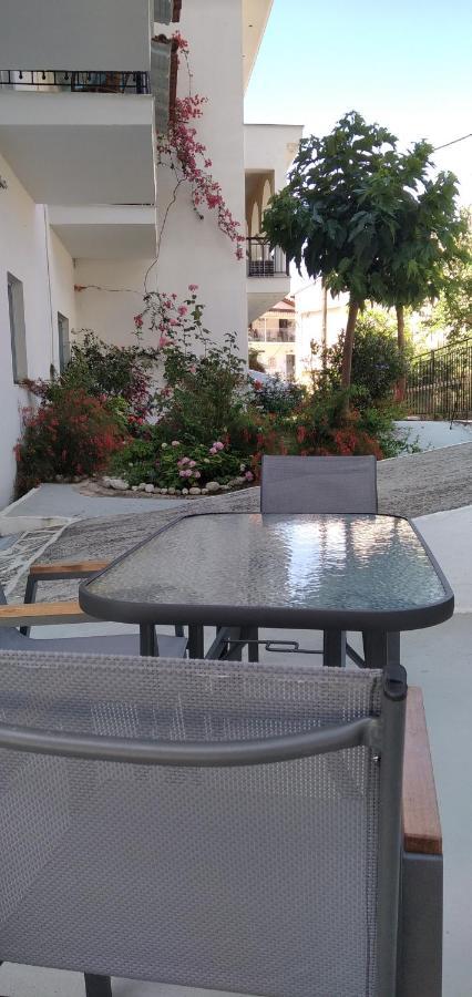 Hotel Oasis Parga Esterno foto
