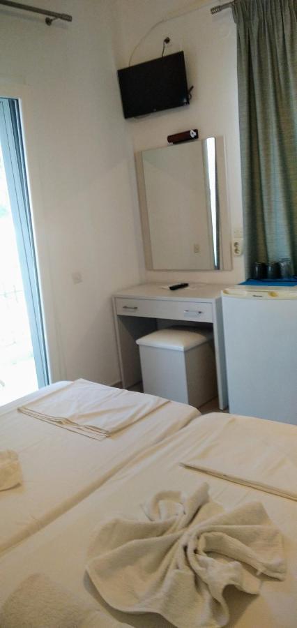 Hotel Oasis Parga Esterno foto