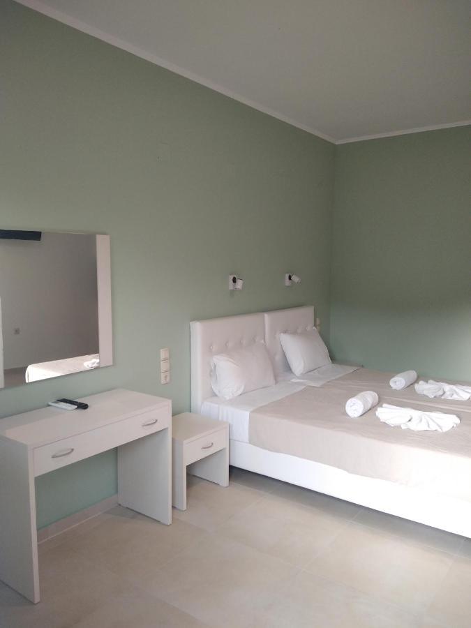 Hotel Oasis Parga Esterno foto