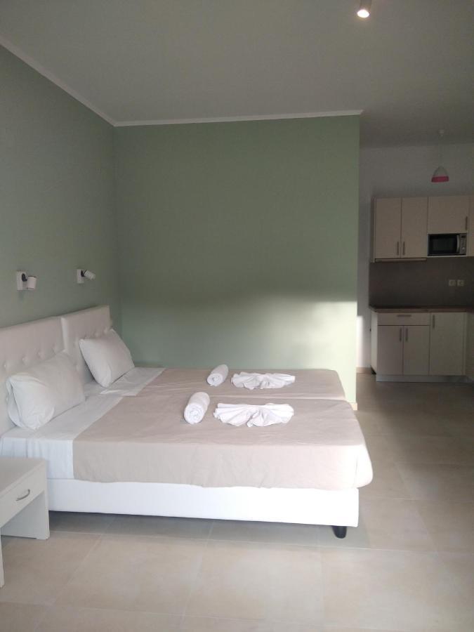 Hotel Oasis Parga Esterno foto